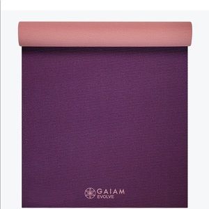Evolve by Gaiam 5mm berry reversal yoga mat